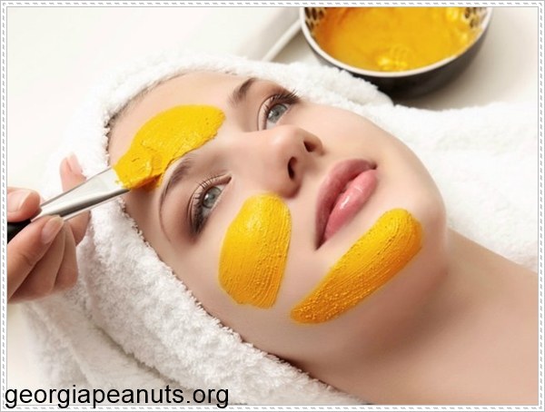 Nghệ v&agrave;ng với c&ocirc;ng dụng l&agrave;m mặt nạ massage