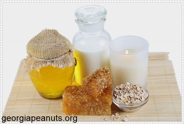 Mặt nạ mật ong với sữa chua trị mụn