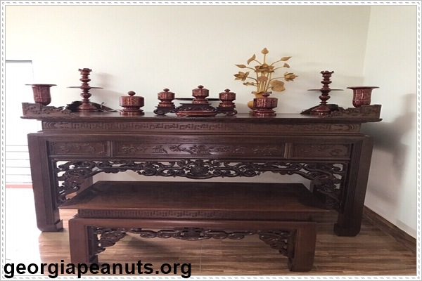 c&aacute;c quy tắc thắp hương cũng nằm trong c&aacute;ch dọn dẹp b&agrave;n thờ