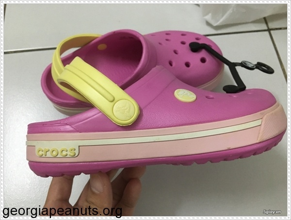 Giày Crocs và thị trường của nó hiện nay