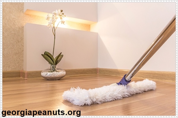 để bảo vệ sàn gỗ được lâu cần vệ sinh đúng cách
