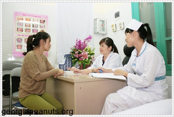 Kh&aacute;m b&aacute;c sĩ để biết c&oacute; thai ch&iacute;nh x&aacute;c hơn