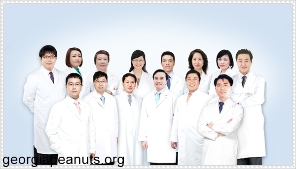 Đội ngũ bác sĩ chuyên nghiệp tại phòng khám bệnh trĩ