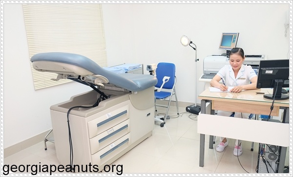 Th&aacute;i độ phục vụ tận t&acirc;m khi kh&aacute;m phụ khoa