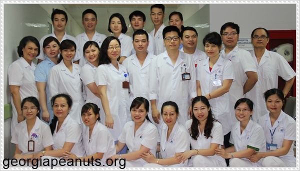 Đội ngũ y b&aacute;c sĩ tại ph&ograve;ng kh&aacute;m phụ khoa