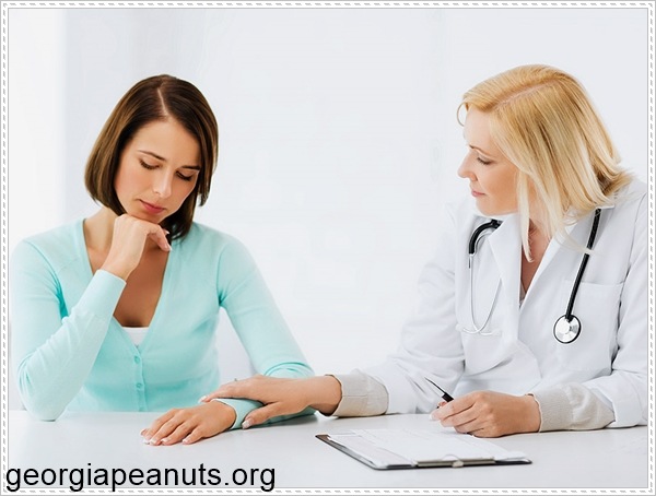 Đến b&aacute;c sĩ khi bị kh&iacute; hư v&oacute;n cục