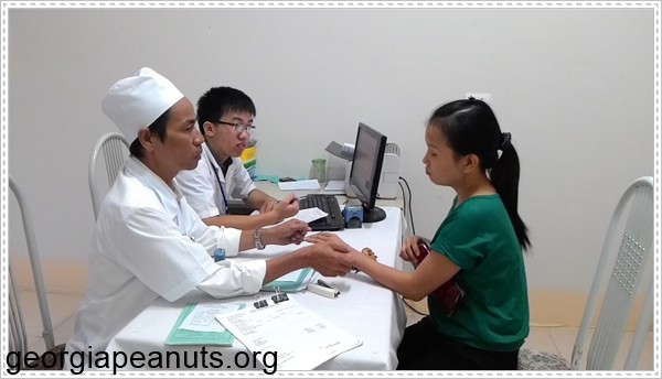 Thăm kh&aacute;m kịp thời để chữa bệnh mụn c&oacute;c sinh dục