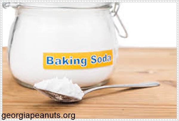 Thông bồn rửa chén với baking soda và giấm