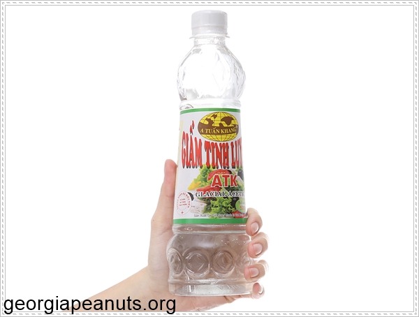Kết hợp giấm với baking soda làm sạch tường nhà bếp