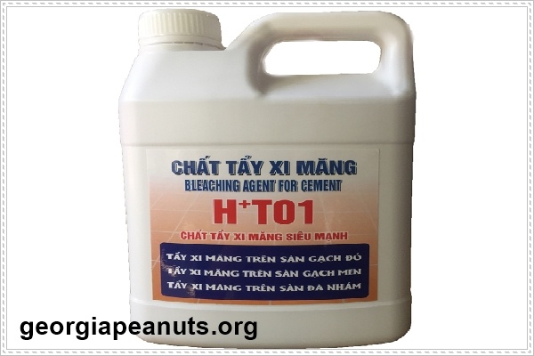 Sử dụng c&aacute;c h&oacute;a chất để tẩy xi măng d&iacute;nh tr&ecirc;n nền gạch