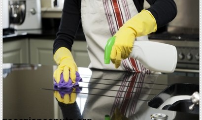 Cách làm sạch mặt đá của bếp