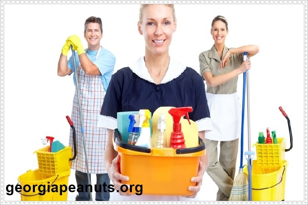 Trang bị các vật dụng cần thiết khi dọn vệ sinh phòng tắm khách sạn