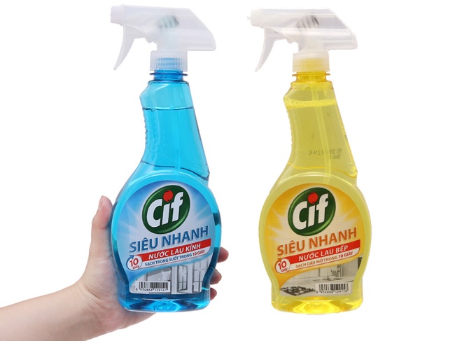 làm sạch chiếc vòi nước nóng lạnh