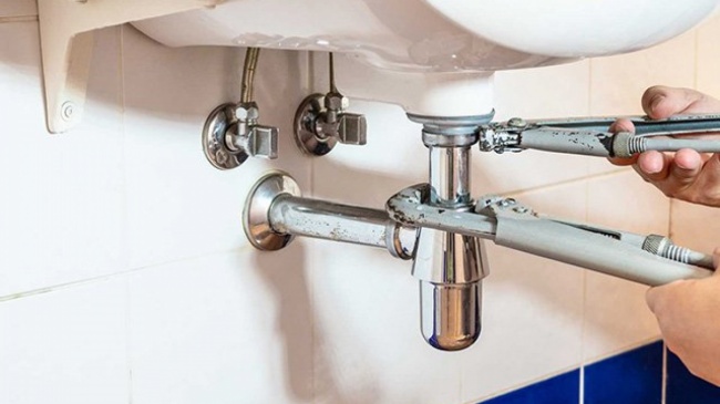 m&ugrave;i kh&iacute; ga từ cống tho&aacute;t nước