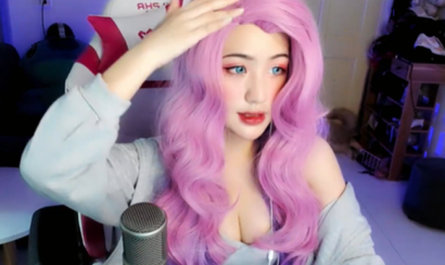 [LINK] Nữ streamer khoe vùng nhạy cảm kích thích trên livestream