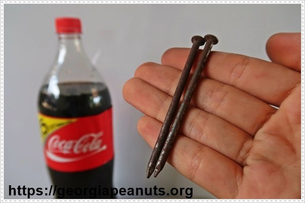 Dùng Coca Cola làm sạch gỉ trên các vật dụng kim loại