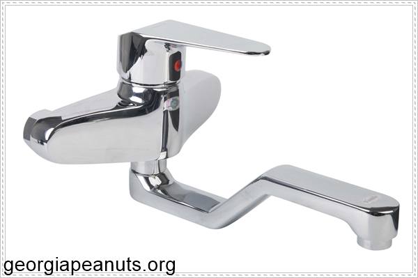 Đánh bóng thiết bị vệ sinh bằng inox