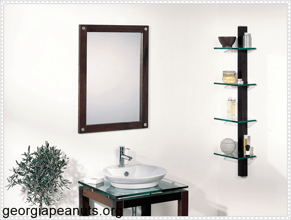 Đánh bóng thiết bị vệ sinh bằng dung dịch lau kính