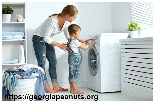 Hướng dẫn cách vệ sinh máy giặt Electrolux 7kg tại nhà