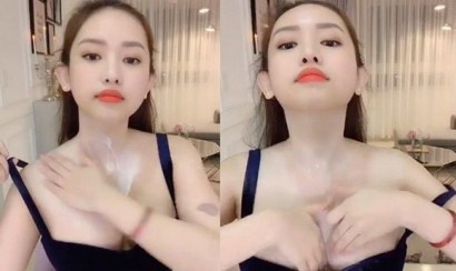 Clip Thúy Vi lộ hàng sexy khi livestream khiến người xem xuýt xo